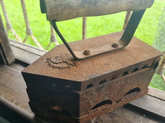 Antigo ferro de passar