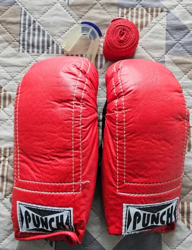 Luva de boxe de treino, em couro vermelho, nova