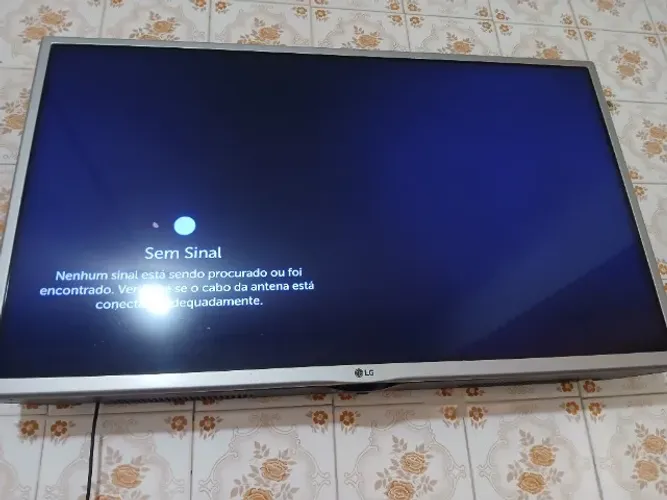 Tv samsumg 32 smart polegadas funcionando.