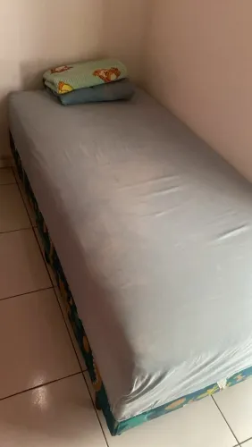 Vende-se cama de solteiro