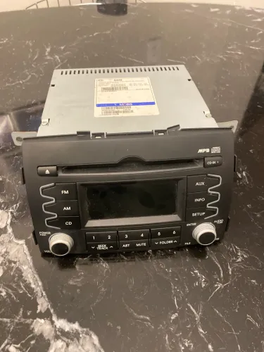 Rádio Original Automotivo Kia / Mobis (CD, MP3, AUX)