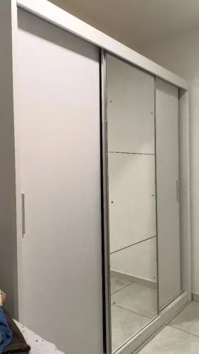 Guarda roupa casal com espelho 