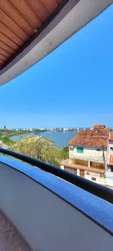 Alugo apt com varanda ampla e maravilhosa vista para lagoa. Semi mobiliado. São Marcos.