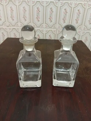 Par De Licoreiras Antigas Vidro Vintage Frascos Perfumeiros Tampa Bola