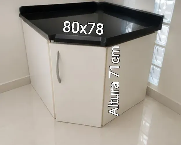 Armário modulado com pedra granito