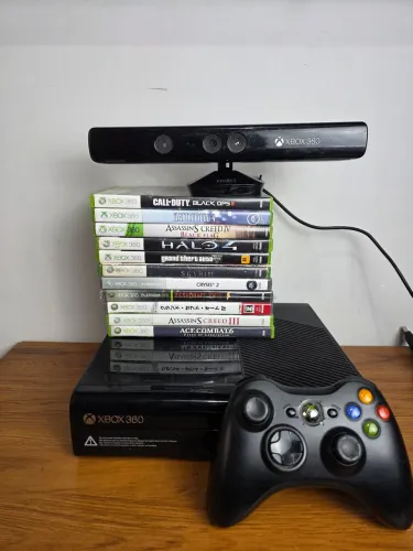 XBOX 360 SUPER SLIM COM 11 JOGOS ORIGINAIS.
