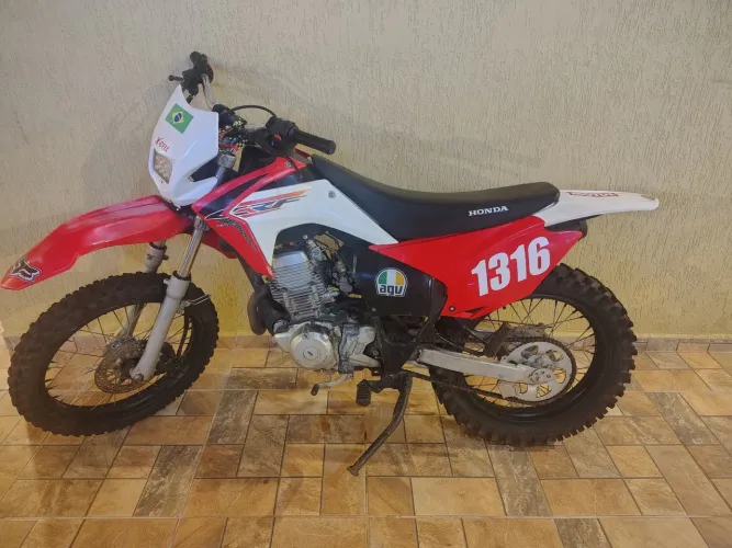 Moto trilha 225cc
