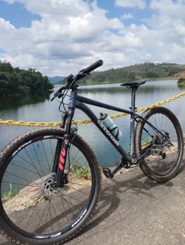 VENDO CANNONDALE TRAIL 5 COM UPGRADES
