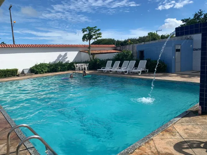 Alugo linda casa em salinas *