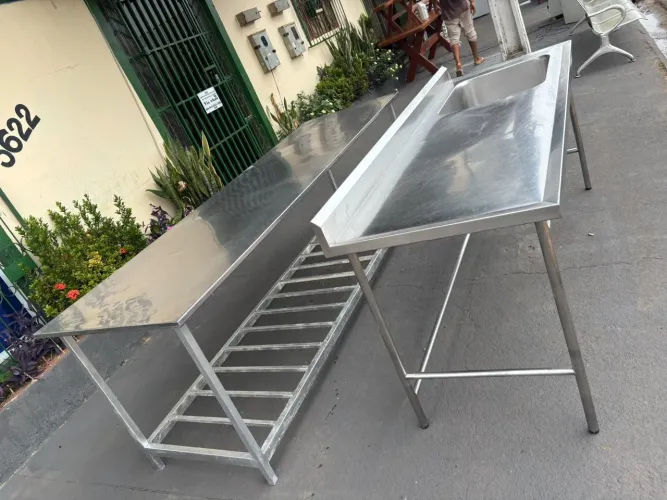 Mesa e balcão pia inox