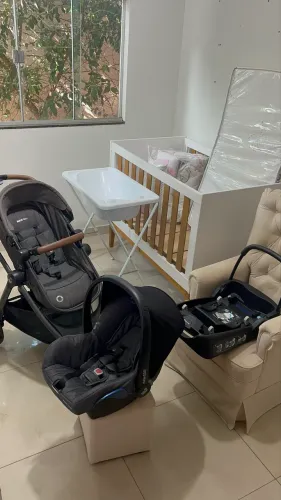 Berço, bebê conforto e carrinho de bebê 