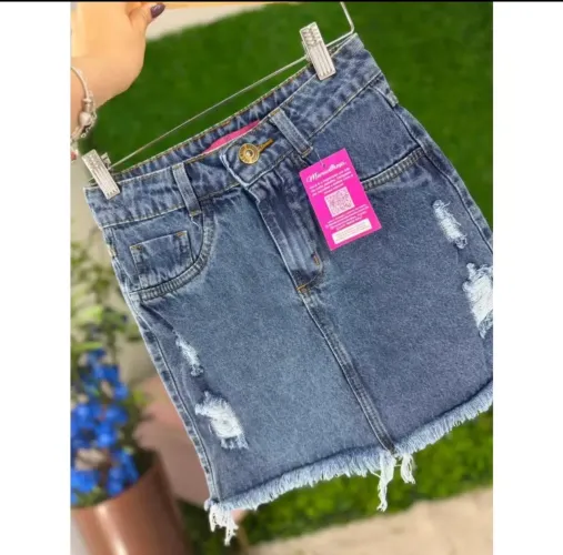 Saia jeans com barra desfiada