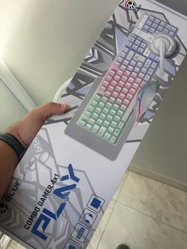 Teclado, mouse e headset branco