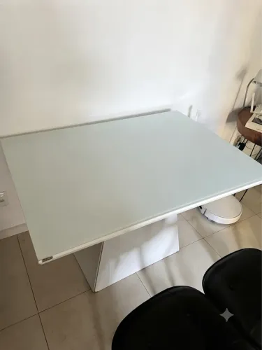 Mesa de Jantar Branca com Tampo de Vidro - Moderna para 4 Lugares