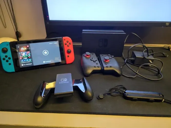 Nintendo Switch V1 Usado + Controles Hori (Preço Negociável)