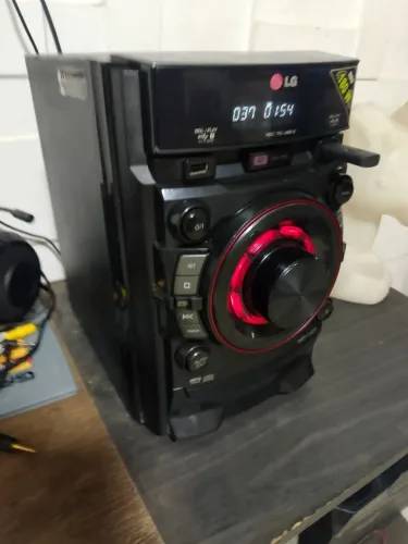 Vendo Som LG bem conservado 