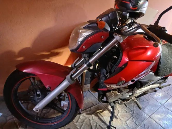 Fazer 250 cc Yamaha - Vermelha