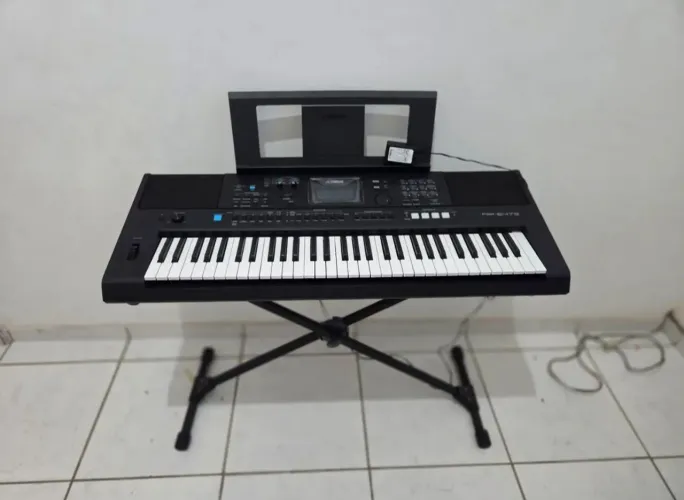 TECLADO YAMAHA PSR E473 (ZERO DEMAIS)
