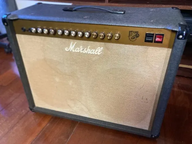 Amplificador Marshall JTM 60 combo 2x12