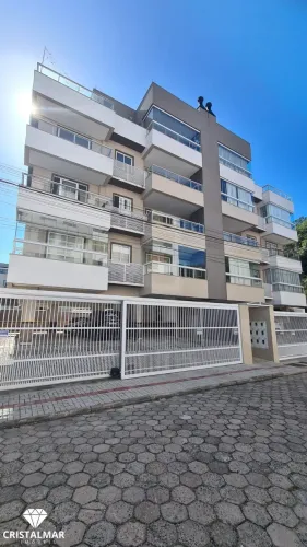 Oportunidade em Bombas! Apartamento a apenas 350 Metros do mar