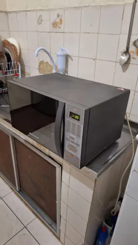 Lindo microondas espelhado 