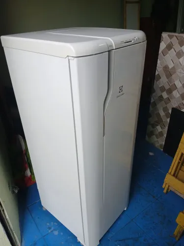 Geladeira bem conservada
