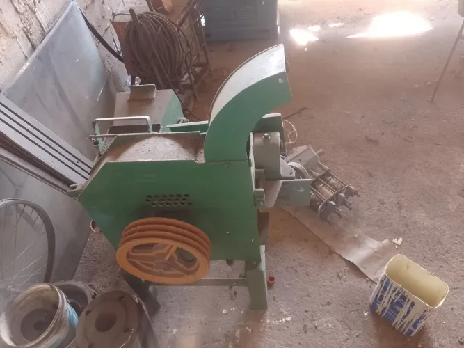 Tanque 200L, Aplicador de herbicida 400L, Ensiladeira, Picadeira 