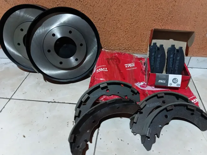 Vendo , Disco de freios , pastilhas e sapata de freios da Pajero , triton 2009 até 2016