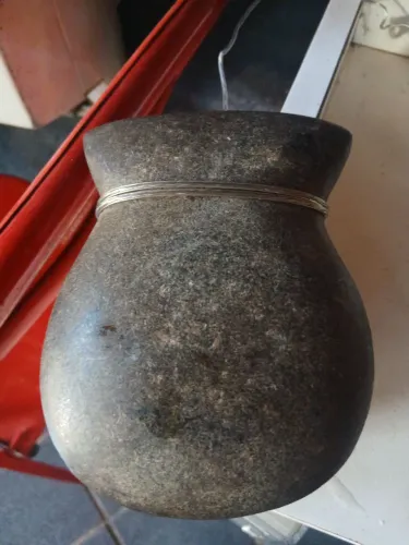 Relíquia Artefato indígena Machadinha de pedra antigo