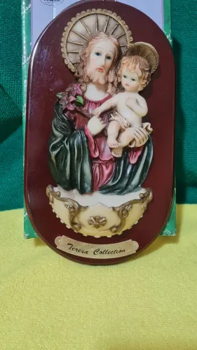 Porta água benta ,resina com madeira.