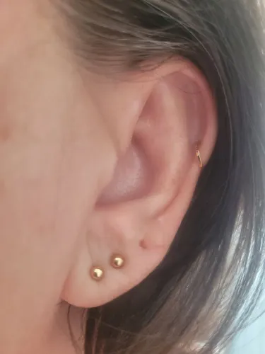 Vendo brinco em ouro 18k dois pares 4 brincos bolinhas