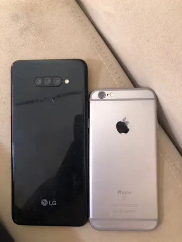 Dois celulares pra mandar arrumar! So não ligaram mais
