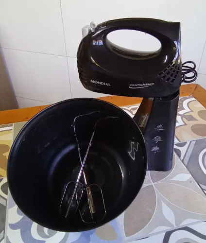Batedeira de bolo Mondial