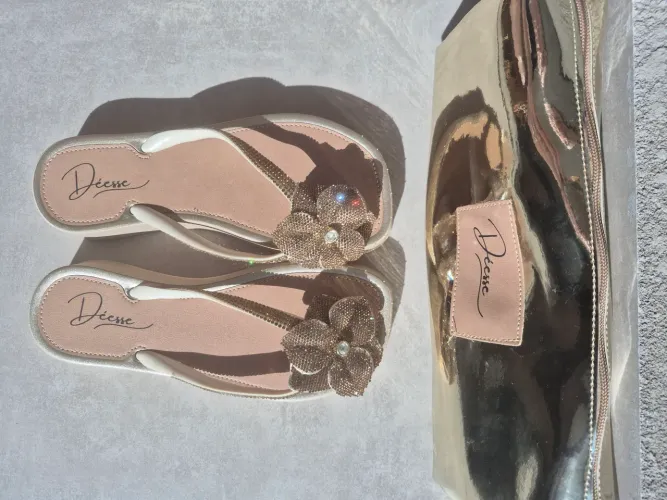 Chinelo e necesserie