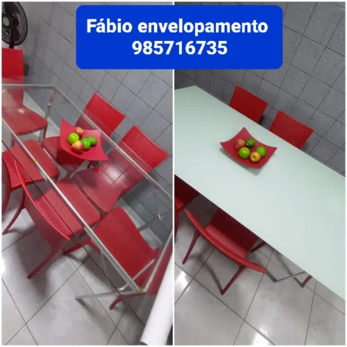 Envelopamento de mesa de vidro e madeira 