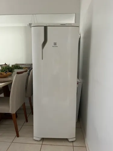 Geladeira electrolux E37 frost free