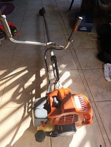 Roçadeira a gasolina