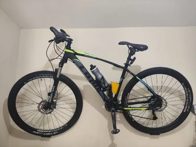 Bicicleta  marca Lotus modelo Shark aro 29  SHIMANO ALIVIO