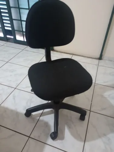 Cadeira giratória simples 