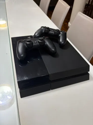 PS4 Fat completo + 2 controles + 9 JOGOS DE BRINDE - R$1.250,00