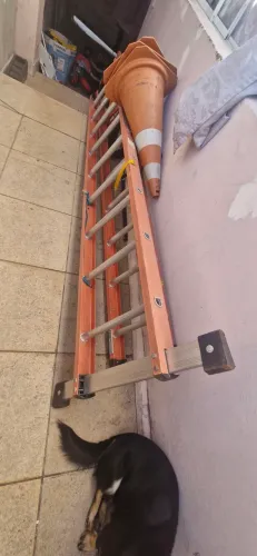 Vende se escada de 5 metros