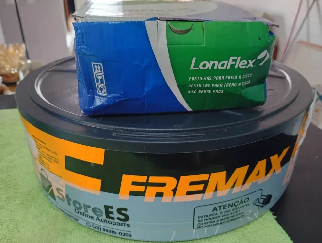 JG Discos e Pastilhas de freio dianteiro SANDERO