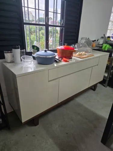 Buffet madeira laqueada beige pé marrom medidas na foto retirar na Lapa