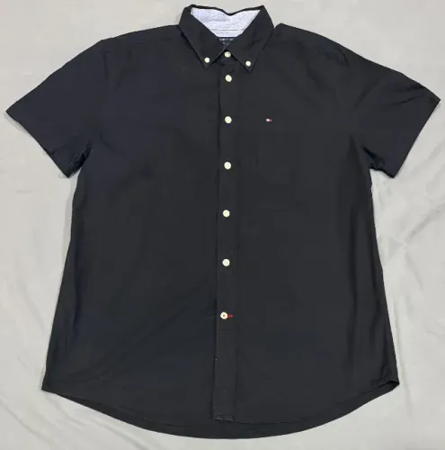 Camisa Masculina Tommy Hilfiger usada manga curta preta tamanho M.