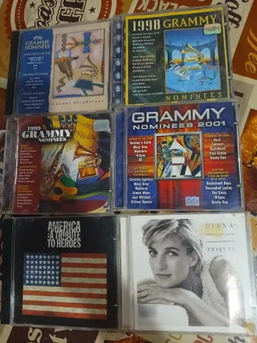 CDs Grammys e coletânea artistas pop