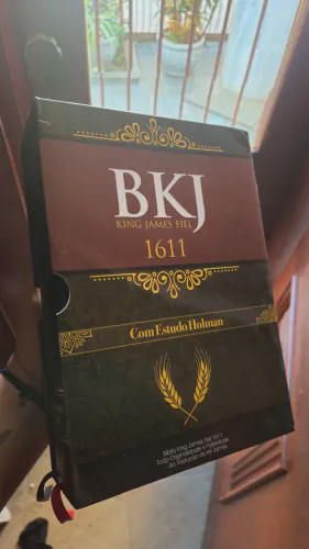 Bíblia de Estudos Holman King James Preta -Capa com acabamento especial