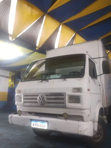 Volkswagen 7 100 baú 5.5 chapeado