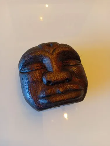 Máscara decorativa tribal