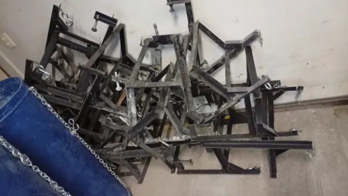 SUPORTE PARA DUTO DE ENTULHO