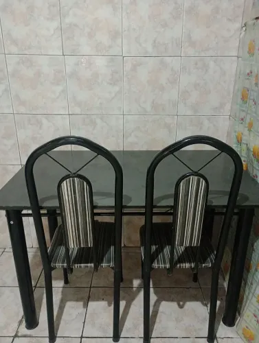 Mesa de cozinha (2 cadeiras)